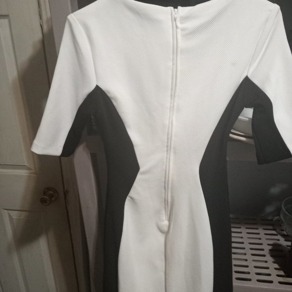 Bisou Bisou Women's dress size  4 ,  white with black stripe - Picture 5 of 6